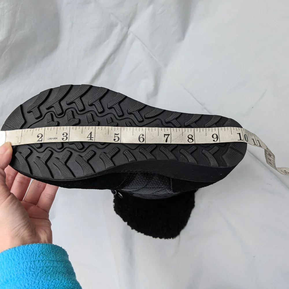 BearPaw Women's Insulated Quilted Winter Boots Size 9
